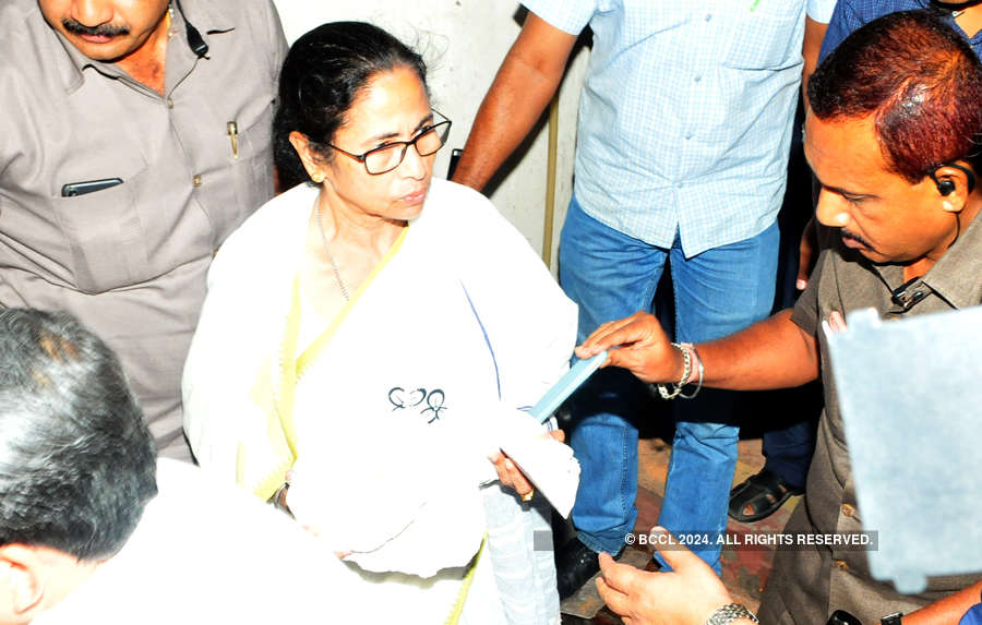 Mamata Banerjee condemns attacks on Vidyasagar College