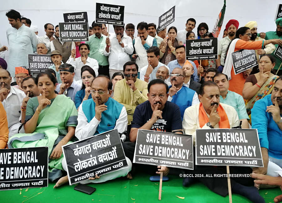 BJP leaders hold silent protest over Kolkata violence