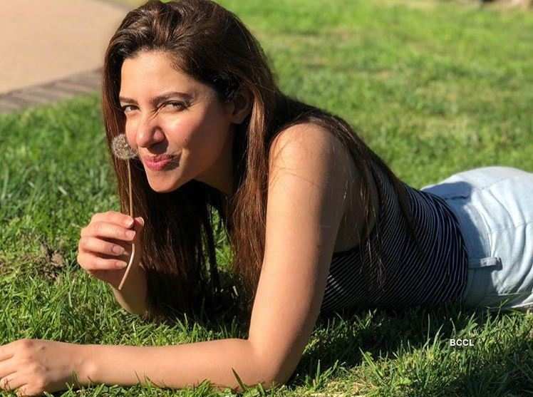 This old photo reveals jaw-dropping transformation in Pakistani actress Mahira Khan