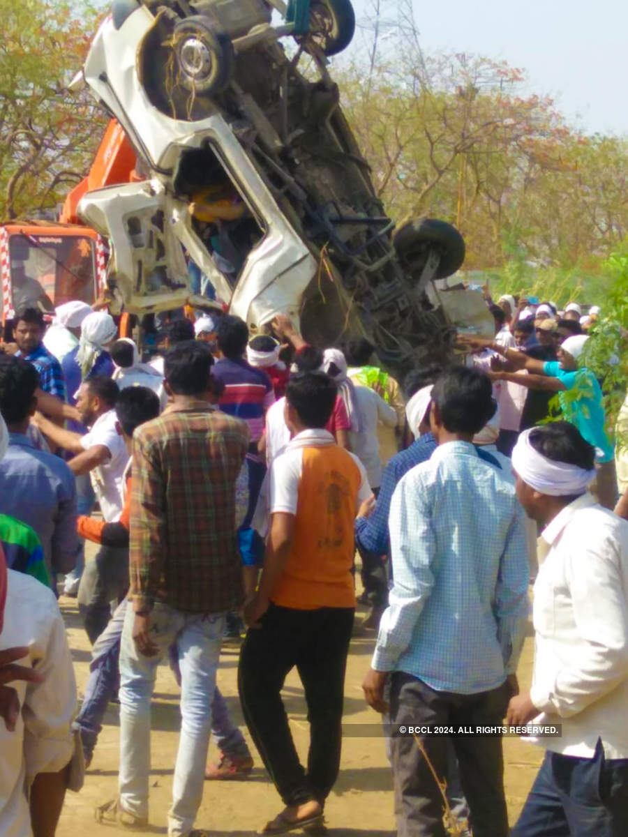 13 killed as truck crushes tempo in Maha's Buldhana
