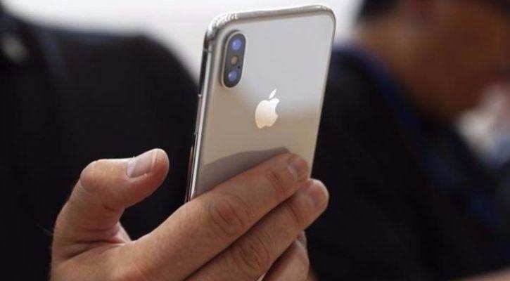 Chinese diplomat in Pakistan uses an iPhone to say Huawei has cut Apple into pieces