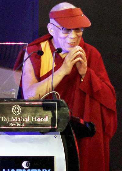 Lama receives 'Mother Teresa Award'