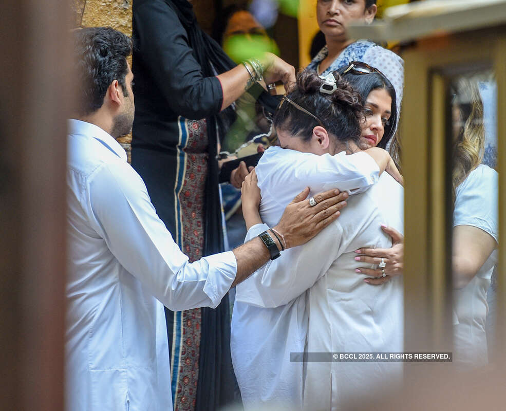 Veeru Devgan's funeral pictures