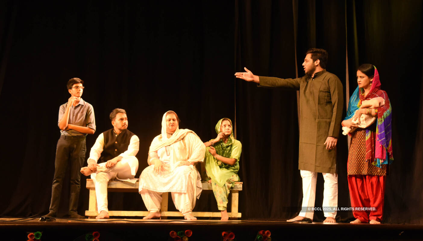 Wo Lahore: A play