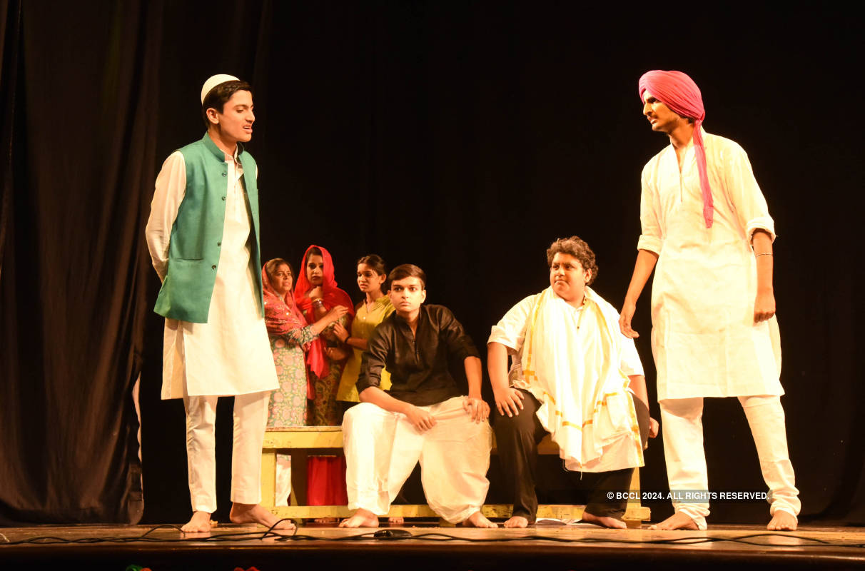 Wo Lahore: A play