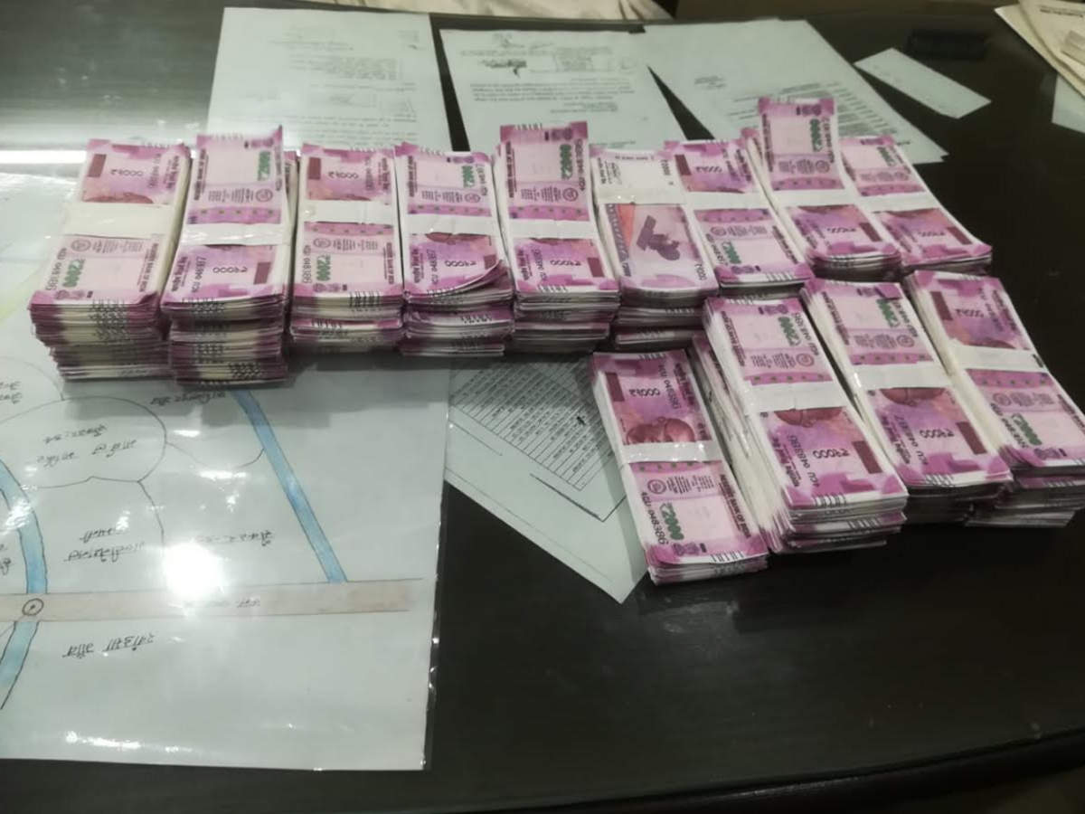 2 Arrested With Fake Currency Notes Of Rs 1 20 Crore From Gurugram - 