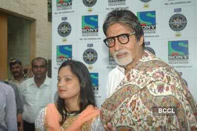 Big B with KBC - Part 4 winner