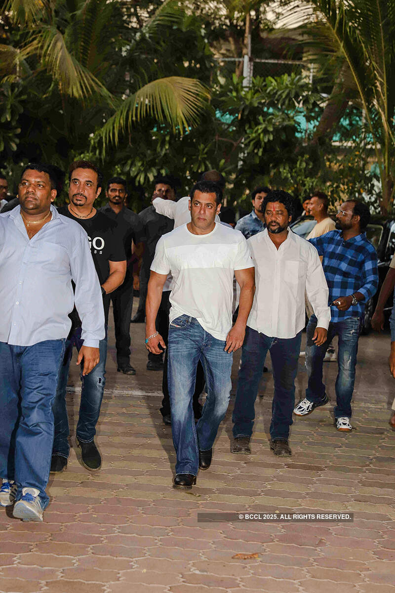 Veeru Devgan prayer meet pictures