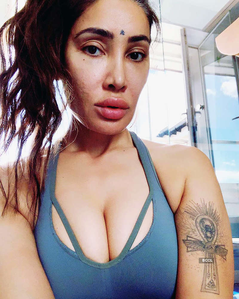 Controversial star Sofia Hayat teases fans with bold pictures