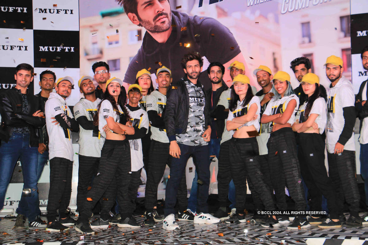 Kartik Aaryan unveils new collection of a clothing brand