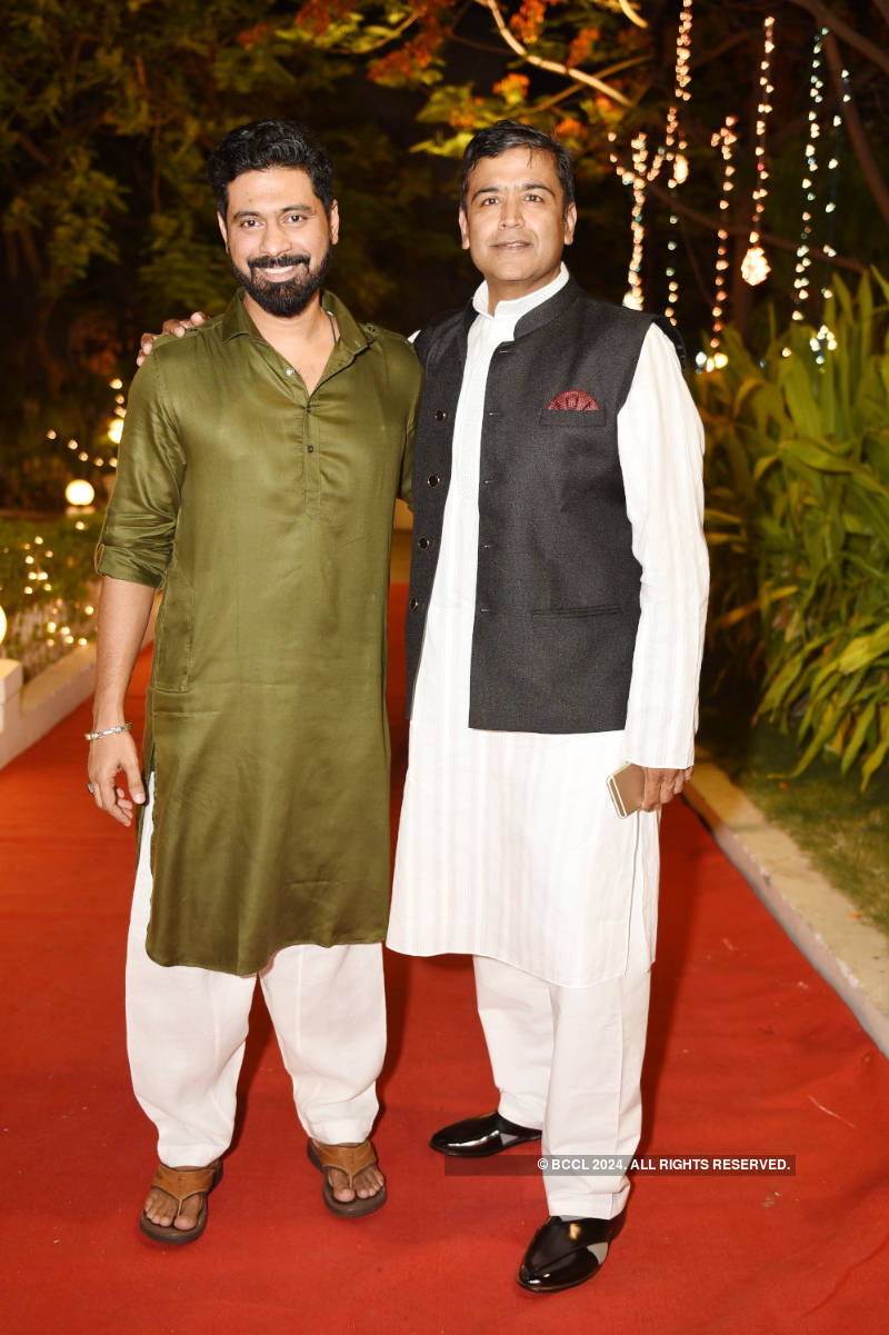Taher Ali Baig hosts Iftar party