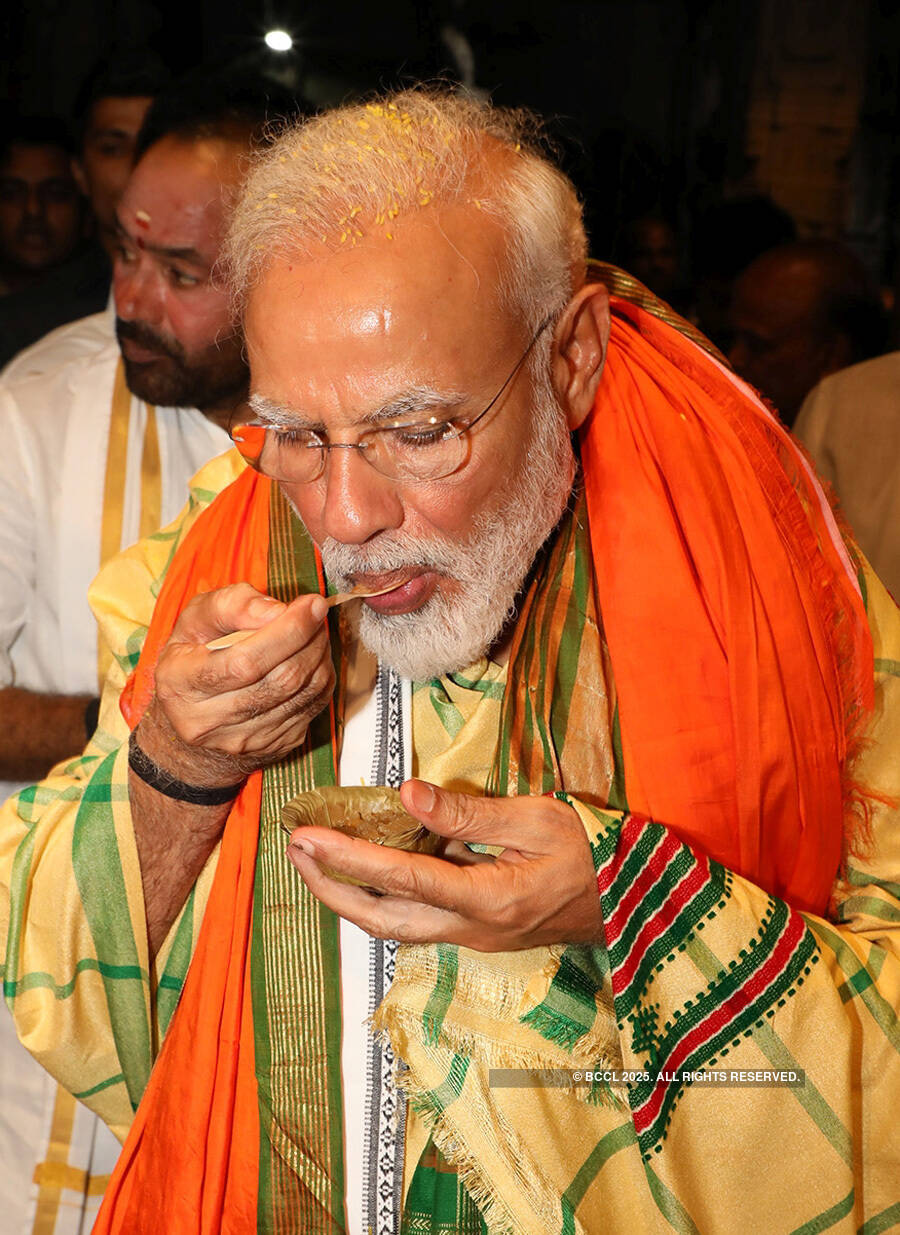 PM Modi offers prayers at Tirupati shrine