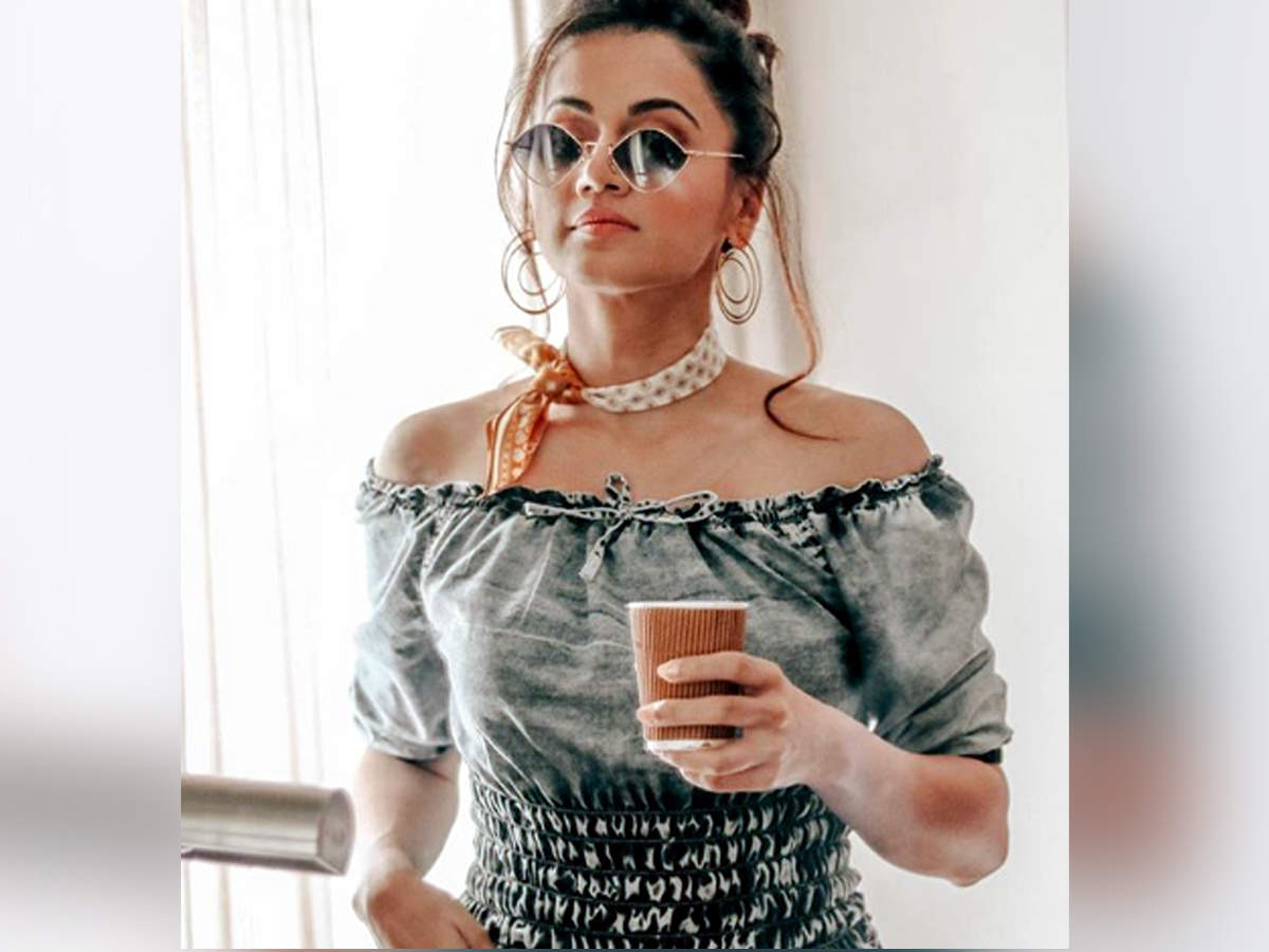 Taapsee Pannu strikes a bossy pose in the latest pic