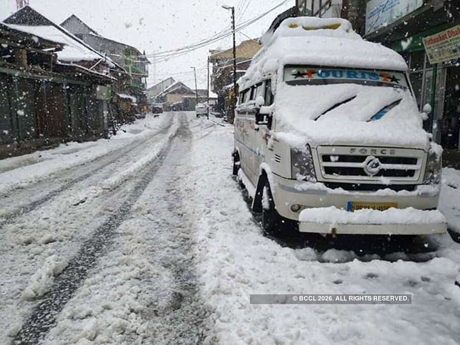 Kashmir's Sonamarg receives fresh snowfall