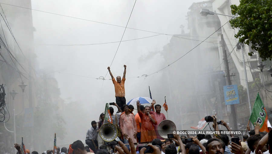 Clashes break out between BJP workers and Kolkata police