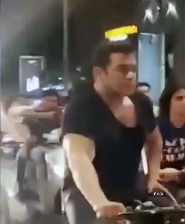 Salman Khan and Iulia Vantur pictures