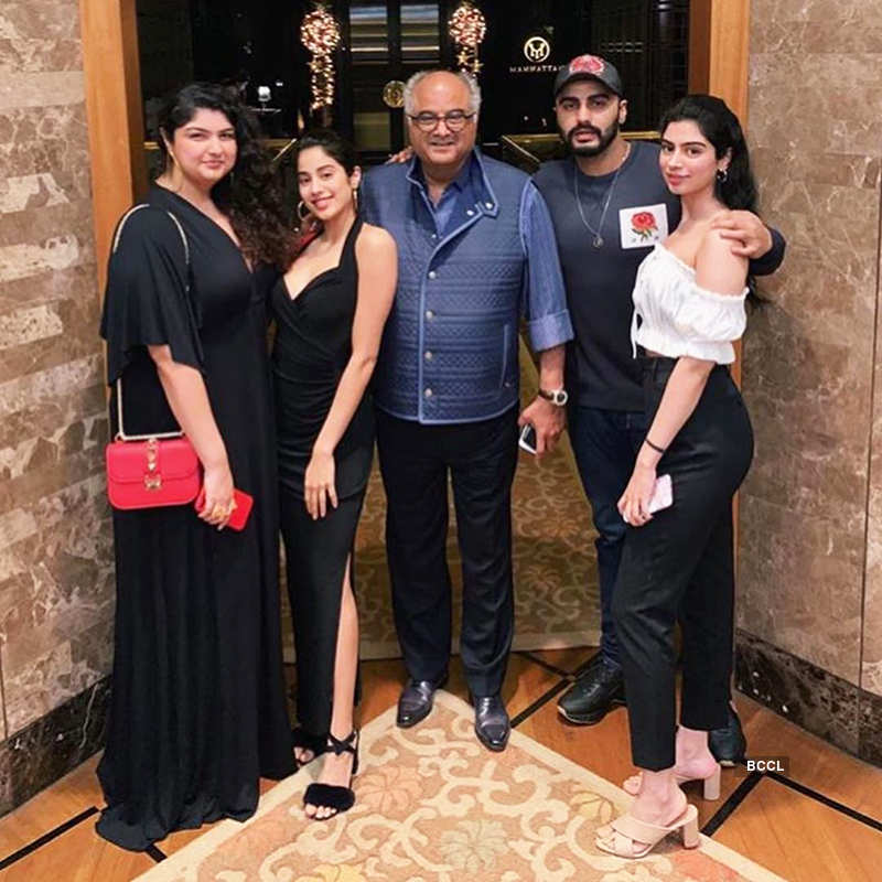 Janhvi, Khushi, Anshula & Arjun Kapoor’s date night with daddy Boney Kapoor, see pictures