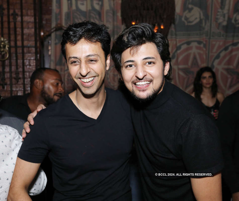 Darshan Raval celebrates the success of his song with BFFs