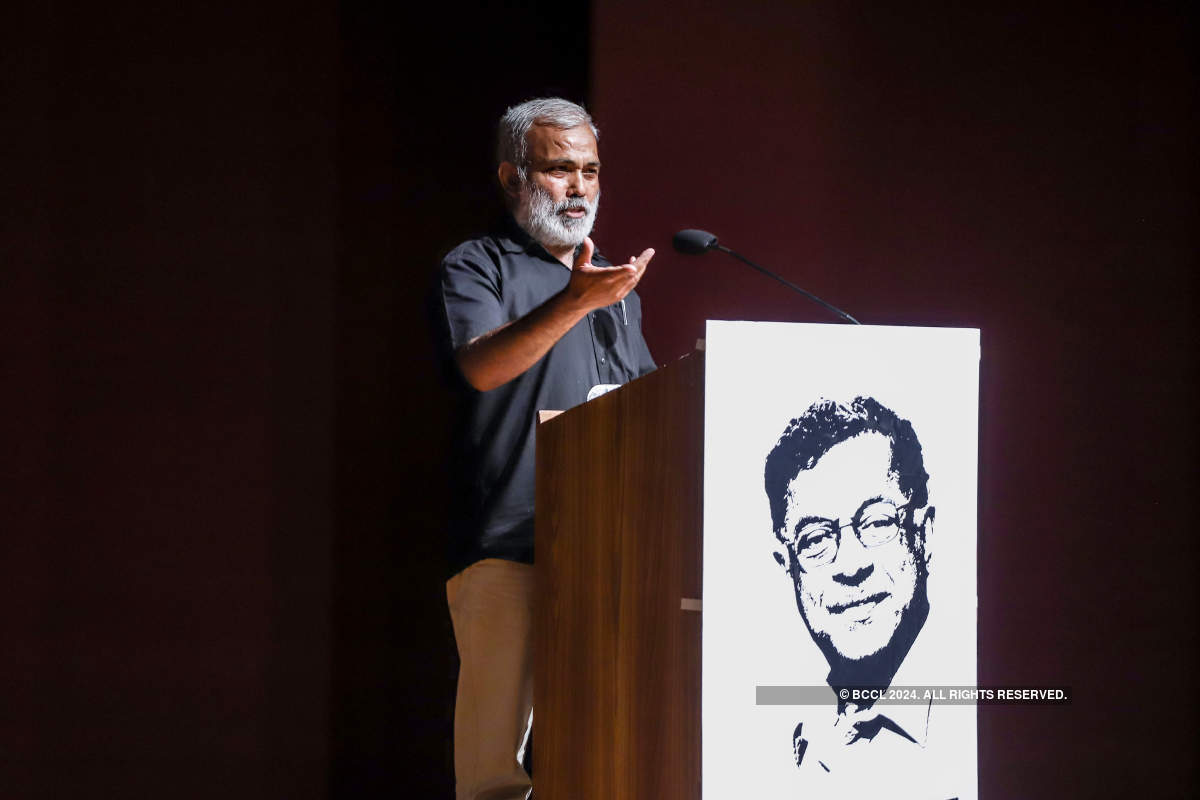 Delhi's theatre fraternity pays tribute to Girish Karnad