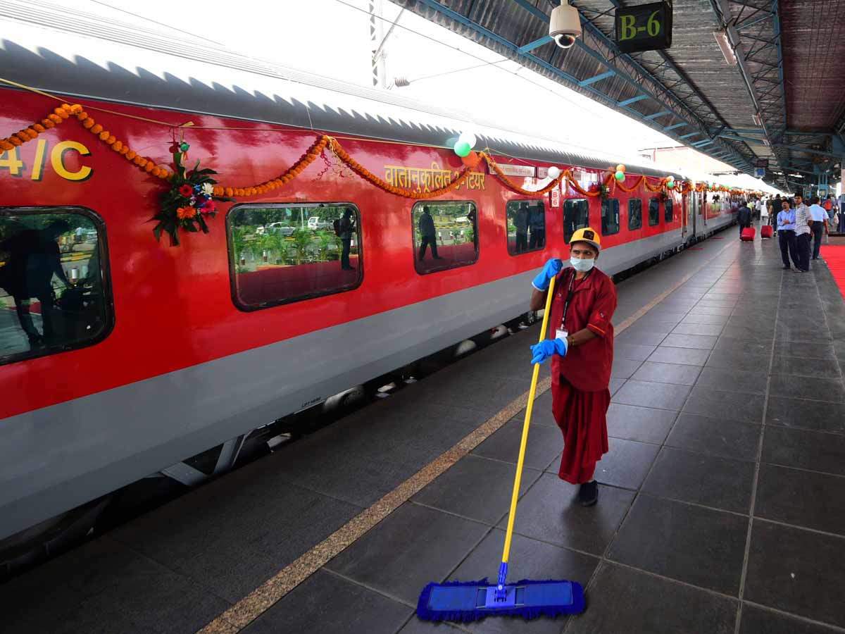 Rajdhani Express: Delhi-Mumbai in 10 hours by train? | India News ...