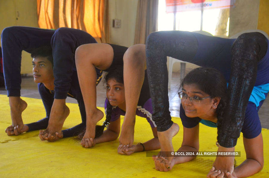 Yoga fever grips enthusiasts ahead of Int'l Yoga Day
