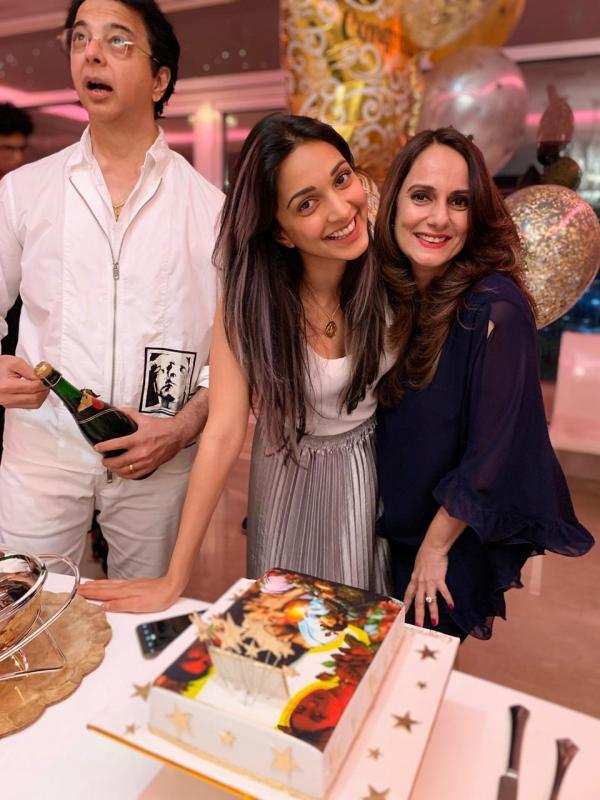 Photos Kiara Advani celebrates the success of 'Kabir