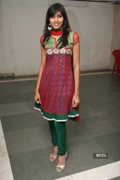 Shriya Kishore with Tango dancers The Etimes Photogallery Page 15 