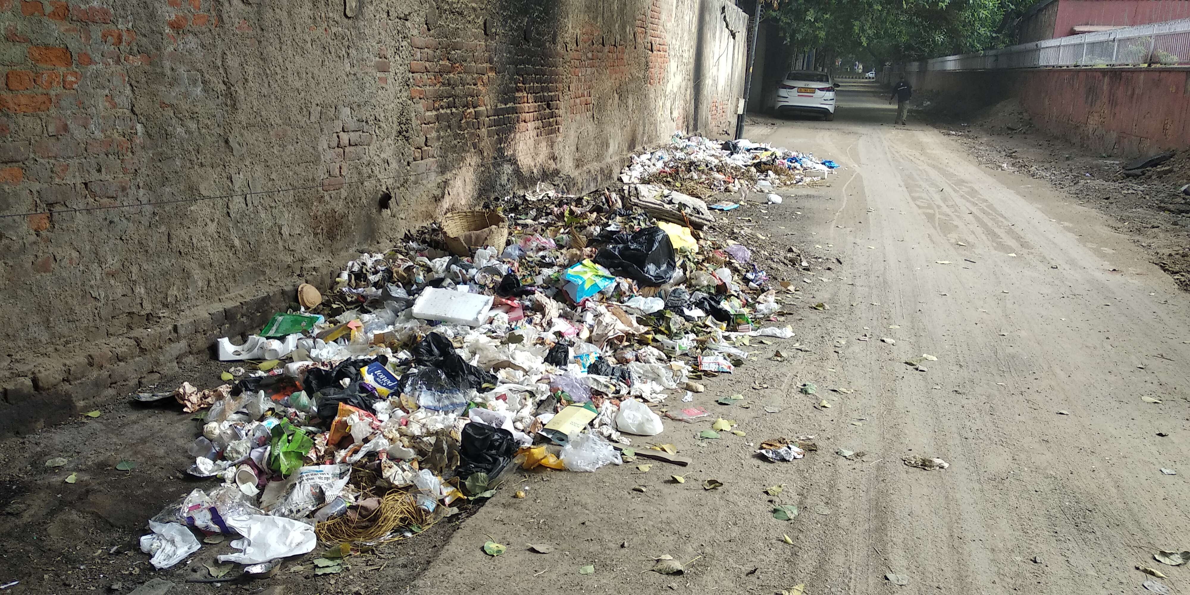 Citizen Reporter Garbage In Back Lane Of Smart City