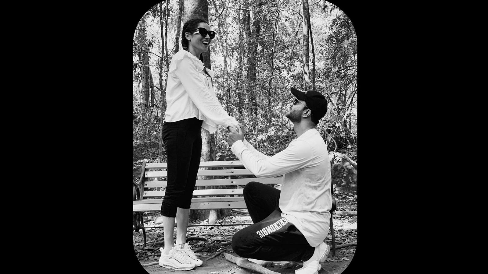 Ankita Lokhande's boyfriend goes down on his knees to propose her ...