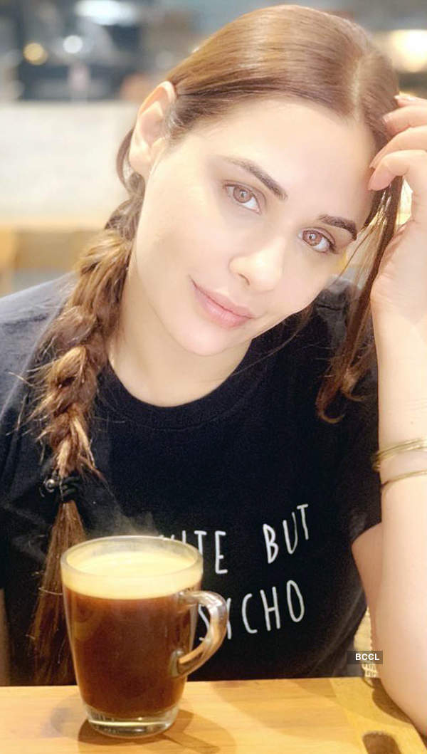 Beach vacation pictures of Punjabi beauty Mandy Takhar