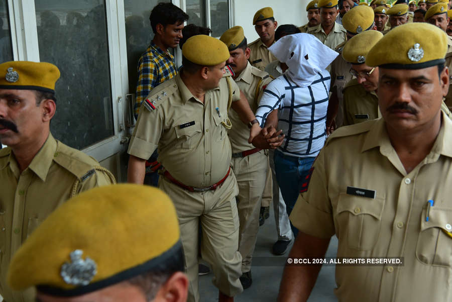 Lawyers go berserk, Shastri Nagar rape accused slapped at court