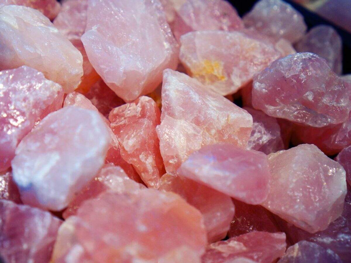 rose quartz in hindi