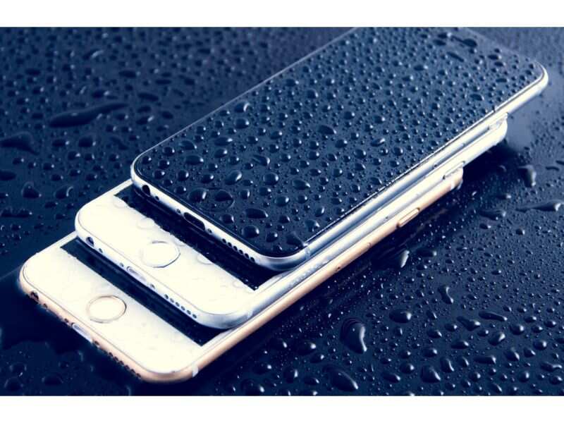 Never connect your wet smartphone to wall socket to charge the battery