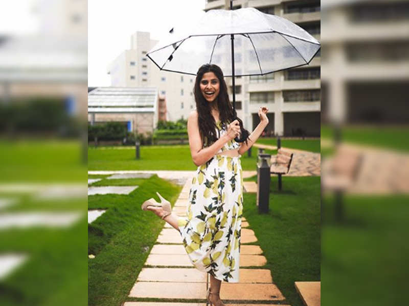 Sai Tamhankar looks all classy and beautiful in this picture