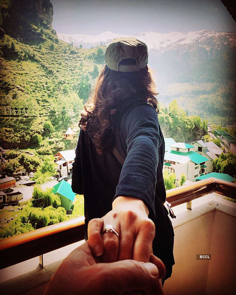 Romantic pictures of Pooja Batra and Nawab Shah go viral on social media