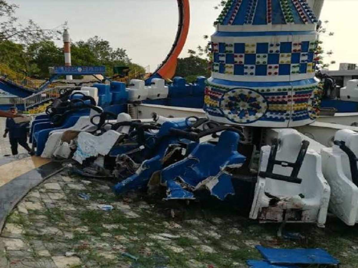 2 Dead 15 Hurt In Gujarat Joyride Crash India News