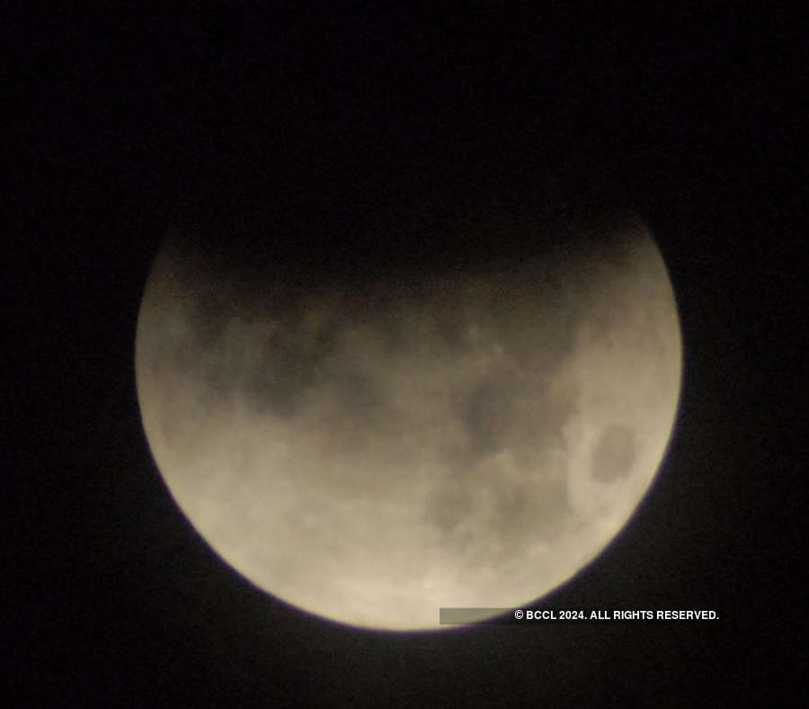 Stunning photos of lunar eclipse around the world