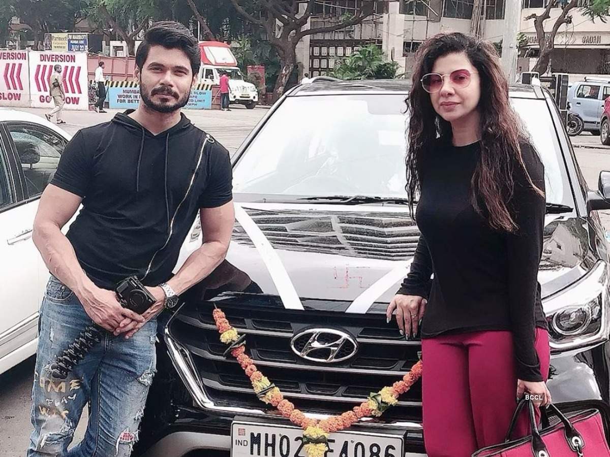 ​Bigg Boss 2 fame Sambhavna Seth turns a proud owner of a luxury car; shares a pic