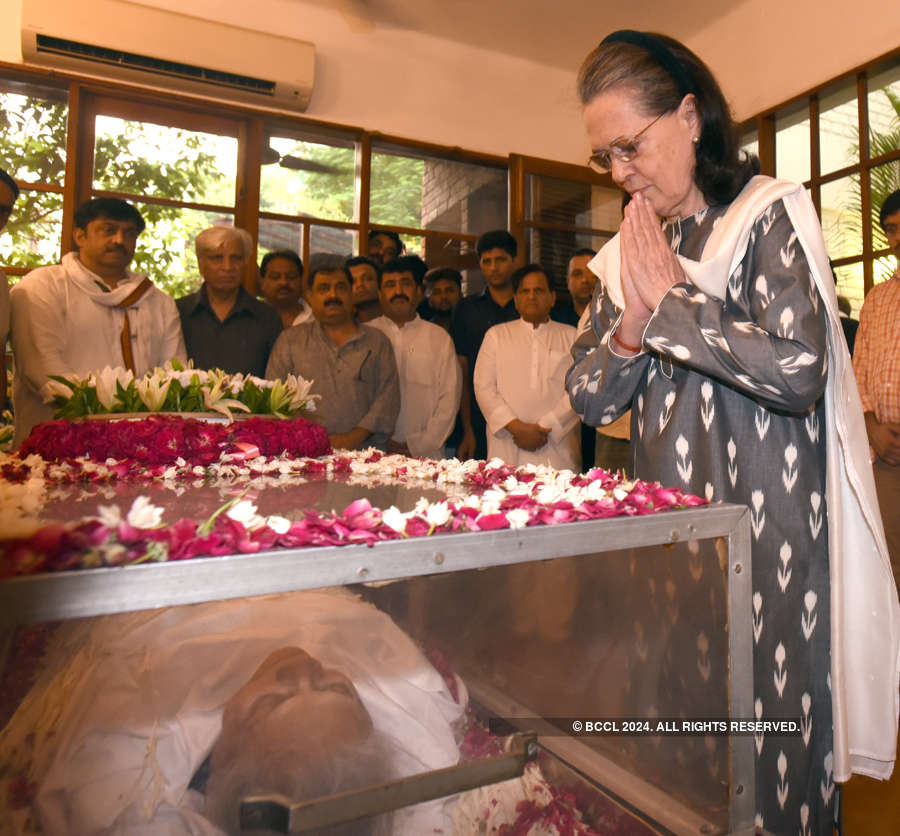 PM Modi, Sonia Gandhi, other leaders pay tribute to Sheila Dikshit