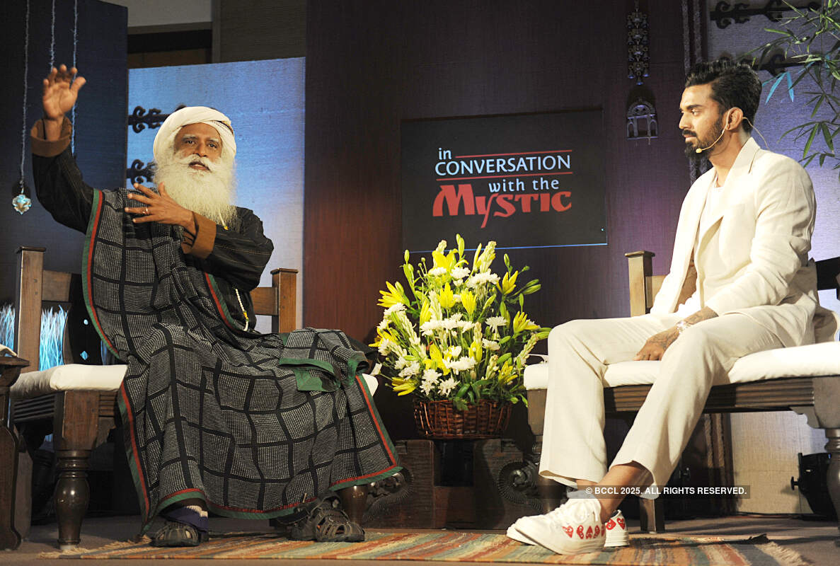 Sadhguru Jaggi Vasudev and KL Rahul 