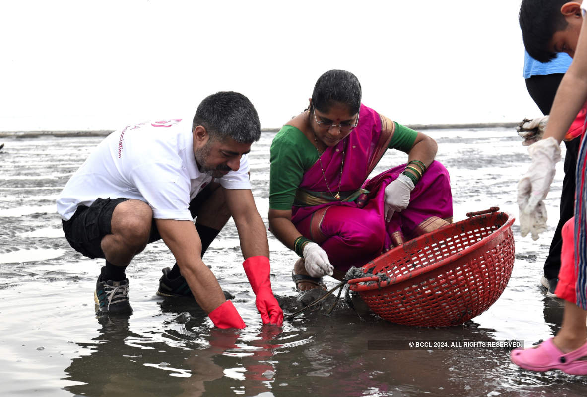 Esha Gupta participates in a beach cleaning campaign