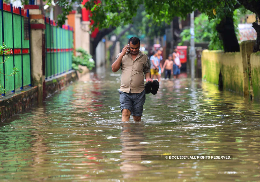 Heavy rains paralyse Mumbai with flooded roads