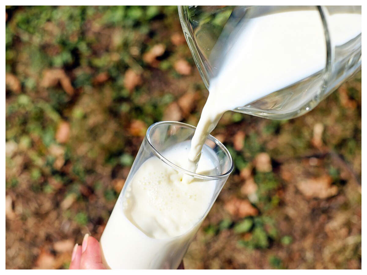 A huge gang selling milk made with shampoo & paint busted