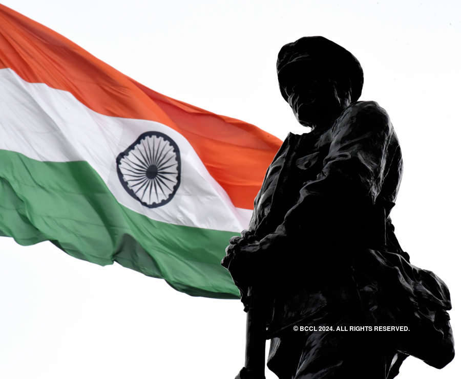 Kargil Vijay Divas: Nation pays tribute to war heroes