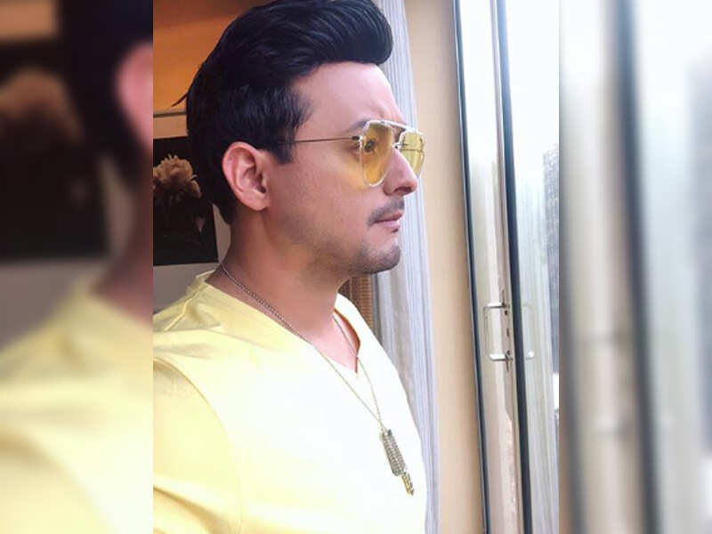 Swapnil Joshi looks dapper in his latest Instagram picture