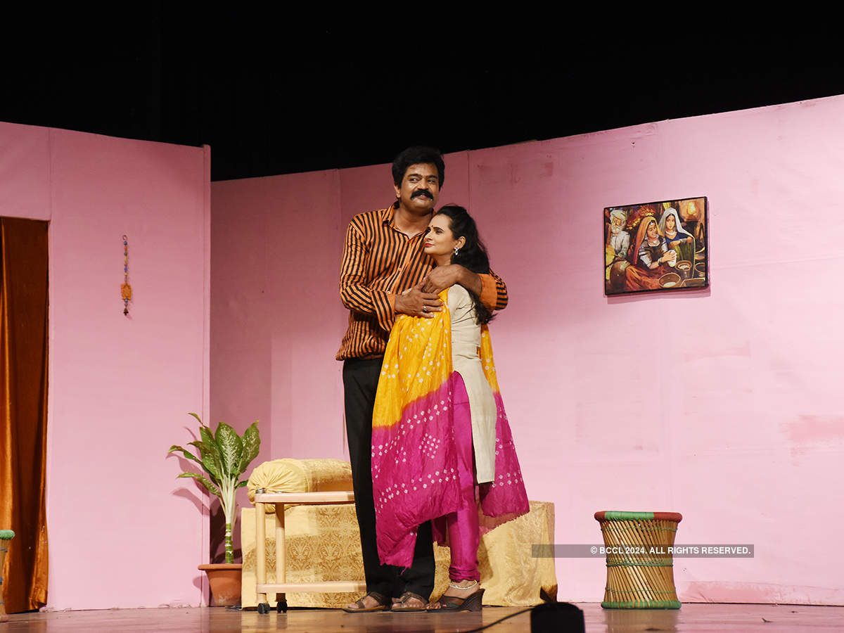 Do Phool Ek Maali: A play