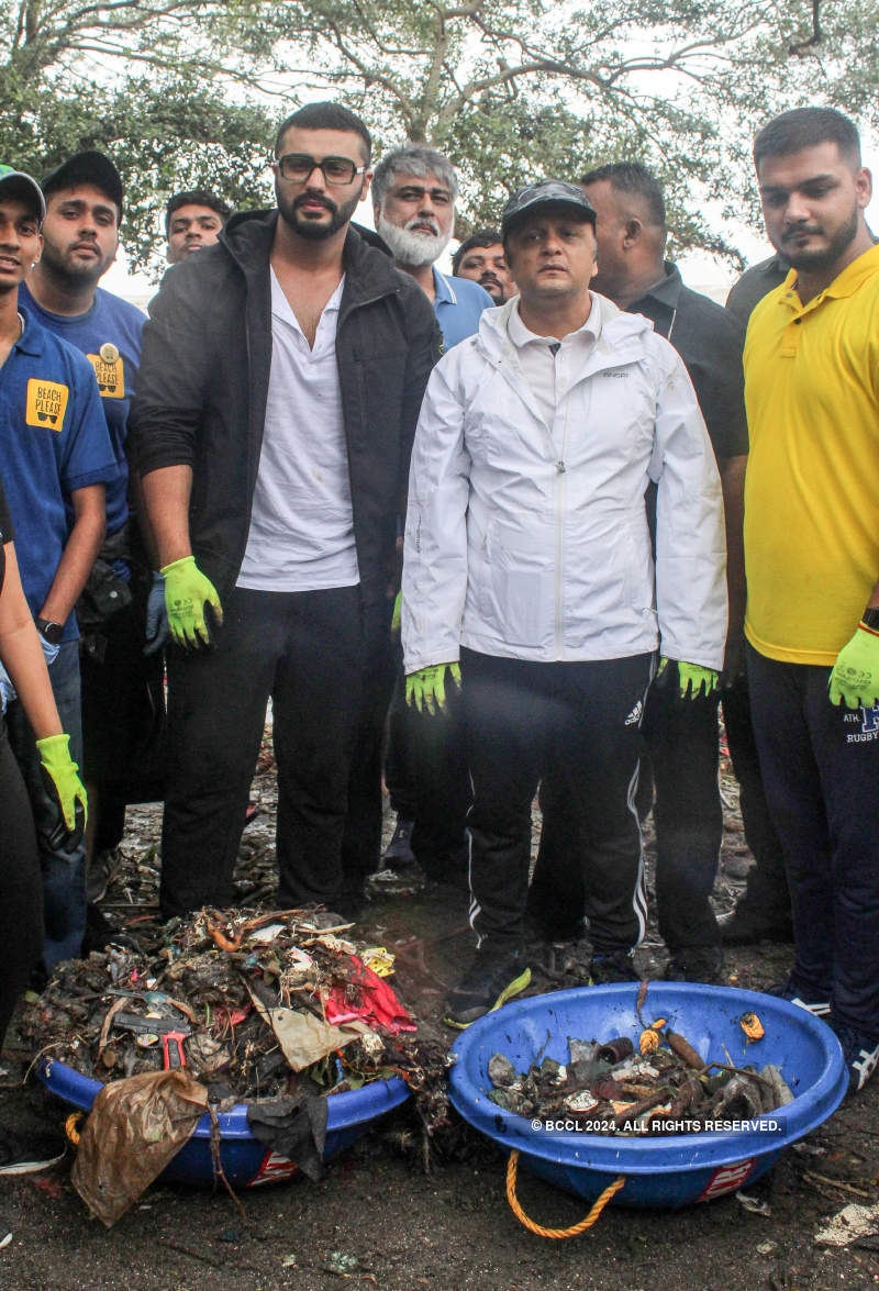 Arjun Kapoor participates in beach clean-up drive