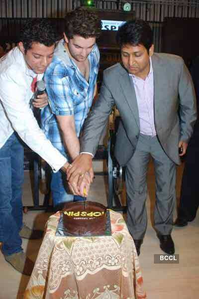 Neil inaugurates 'Topspin' studio