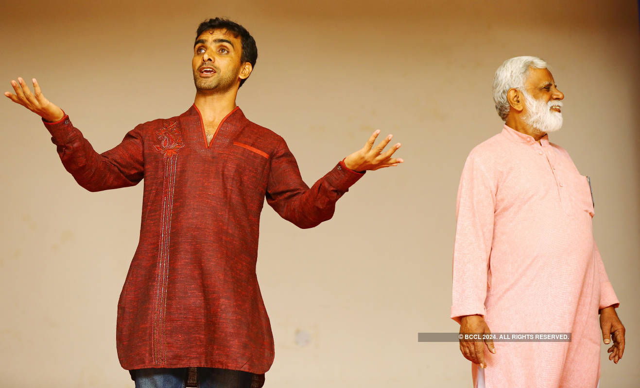 Theatre fraternity performs plays written by Girish Karnad in his memory