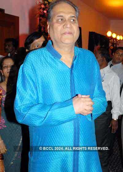 Nitin Gadkari son's reception